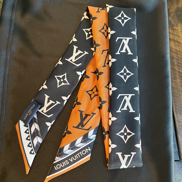 ❌SOLD❌ Silk Monogram LV Crafty Bi Color BB Bandeau Caramel Black - Picture 7 of 10